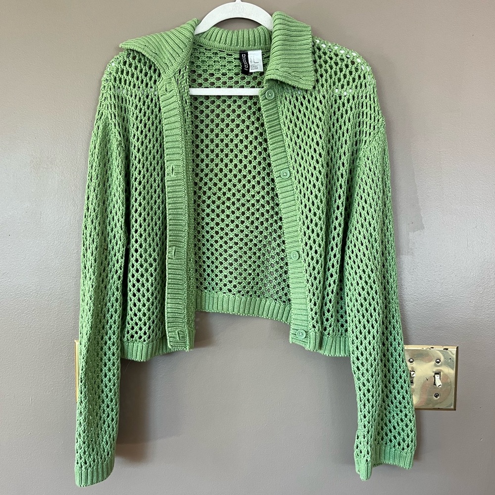 H&M Divided green knit cropped cardigan
